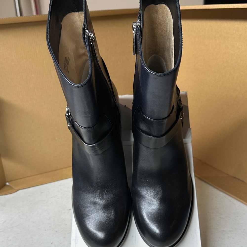 Michael Kors Turner Black Leather Ankle Boots New Size 8 - Picture 11 of 17